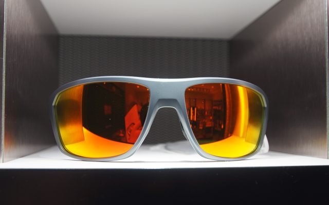 sunglass hut oakley sunglasses